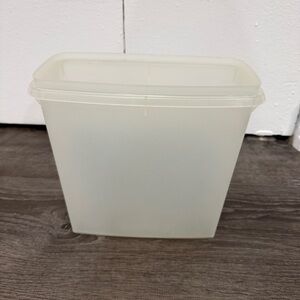 Vintage Tupperware 469-9 Small Cereal Keeper (no lid)